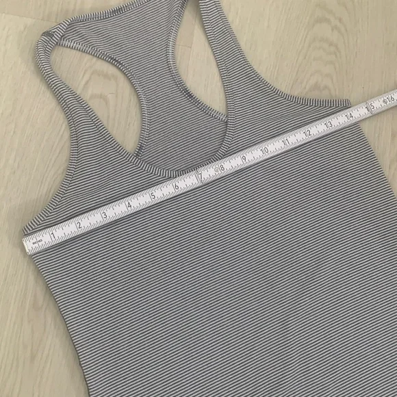 LULULEMON tank 4 - Picture 3 of 4